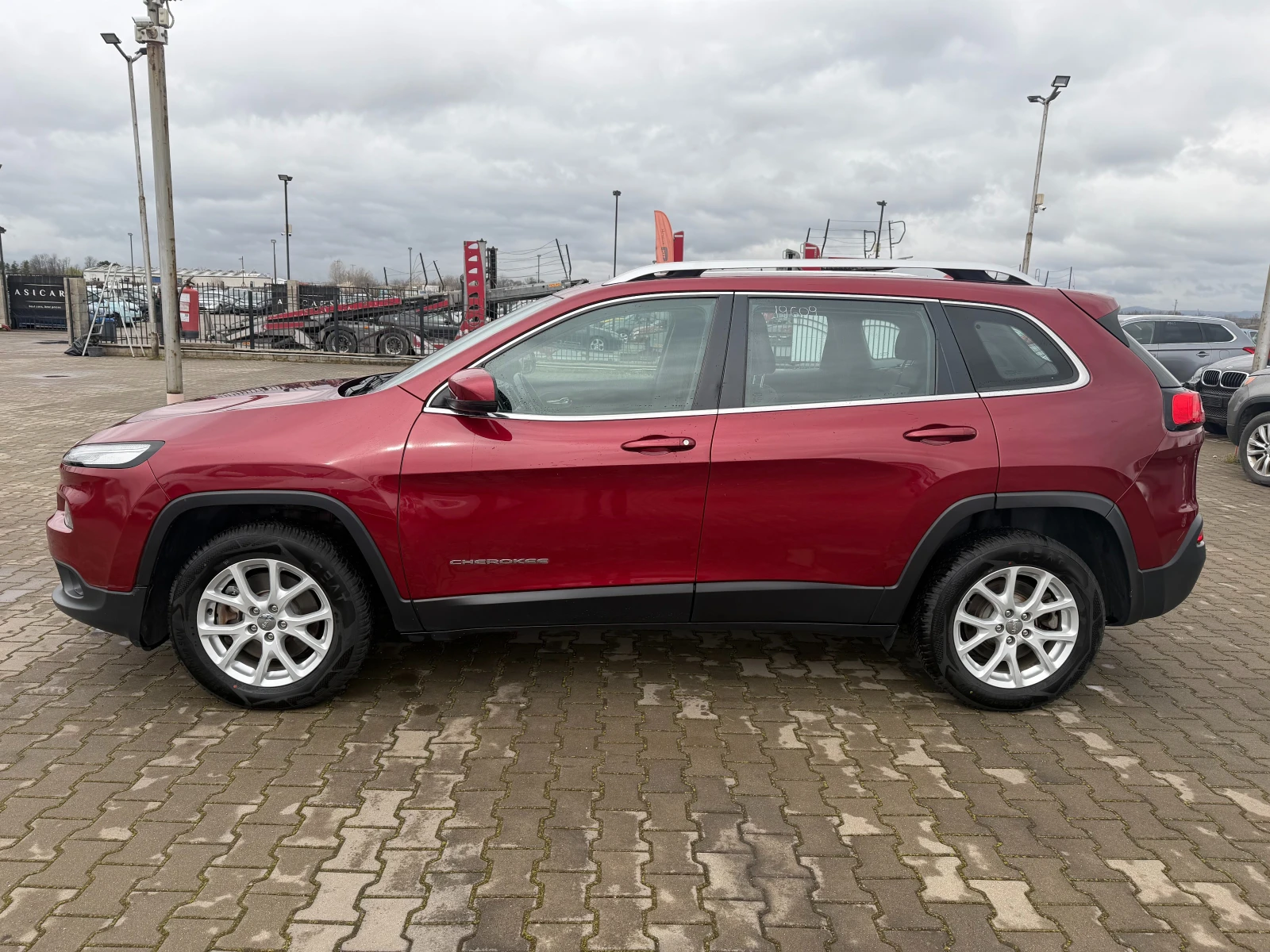 Jeep Cherokee 2.2M-JET 4WD AVTOMAT/NAVI/KOJA EURO 6, снимка 9 - Автомобили и джипове - 54067704