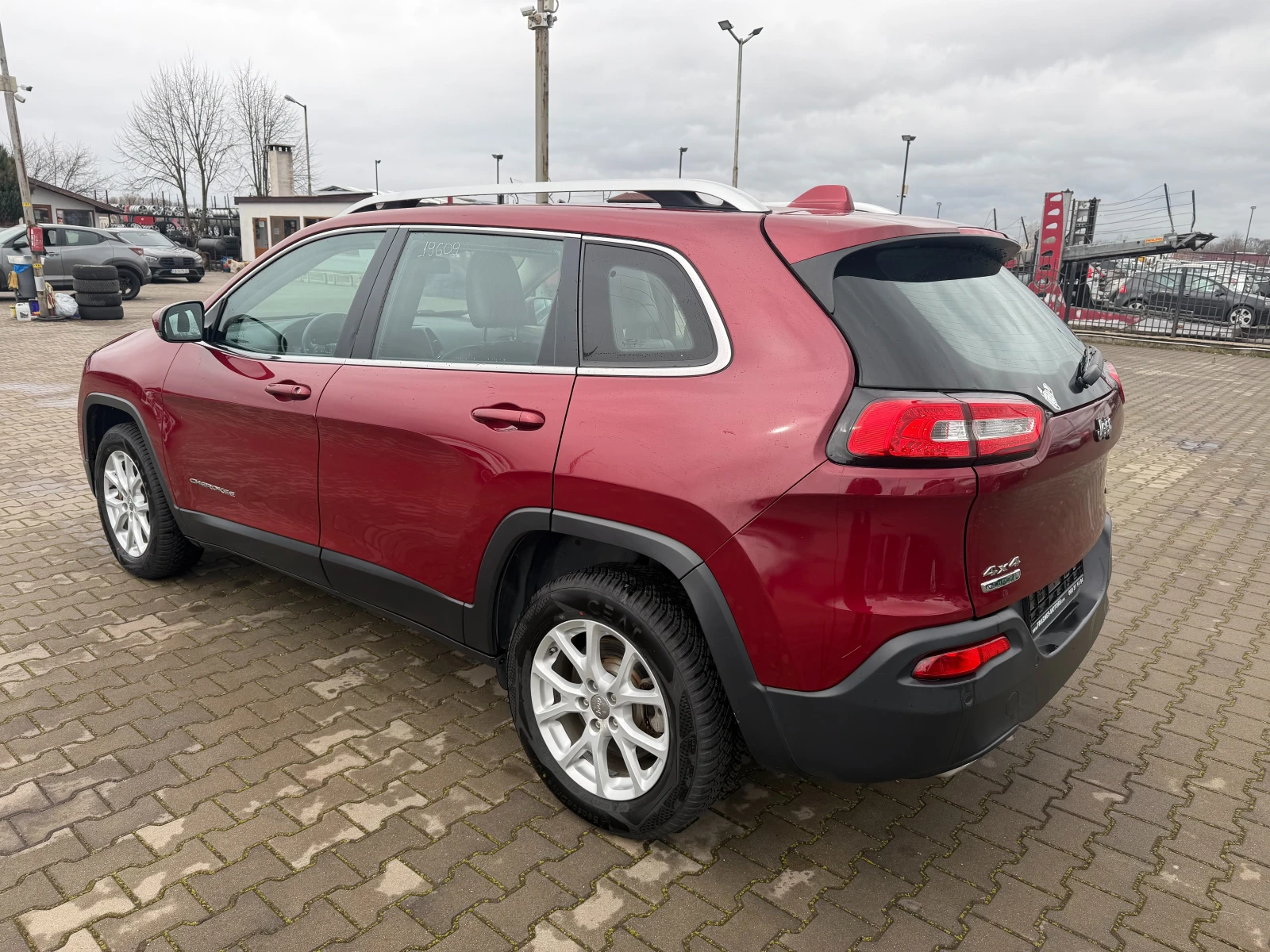Jeep Cherokee 2.2M-JET 4WD AVTOMAT/NAVI/KOJA EURO 6, снимка 8 - Автомобили и джипове - 54067704