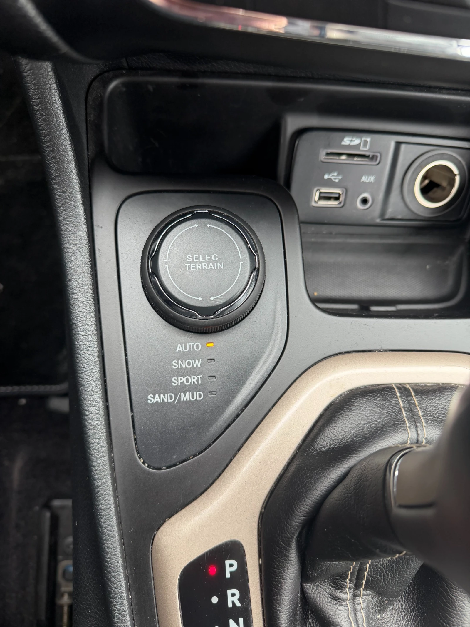 Jeep Cherokee 2.2M-JET 4WD AVTOMAT/NAVI/KOJA EURO 6, снимка 15 - Автомобили и джипове - 54067704