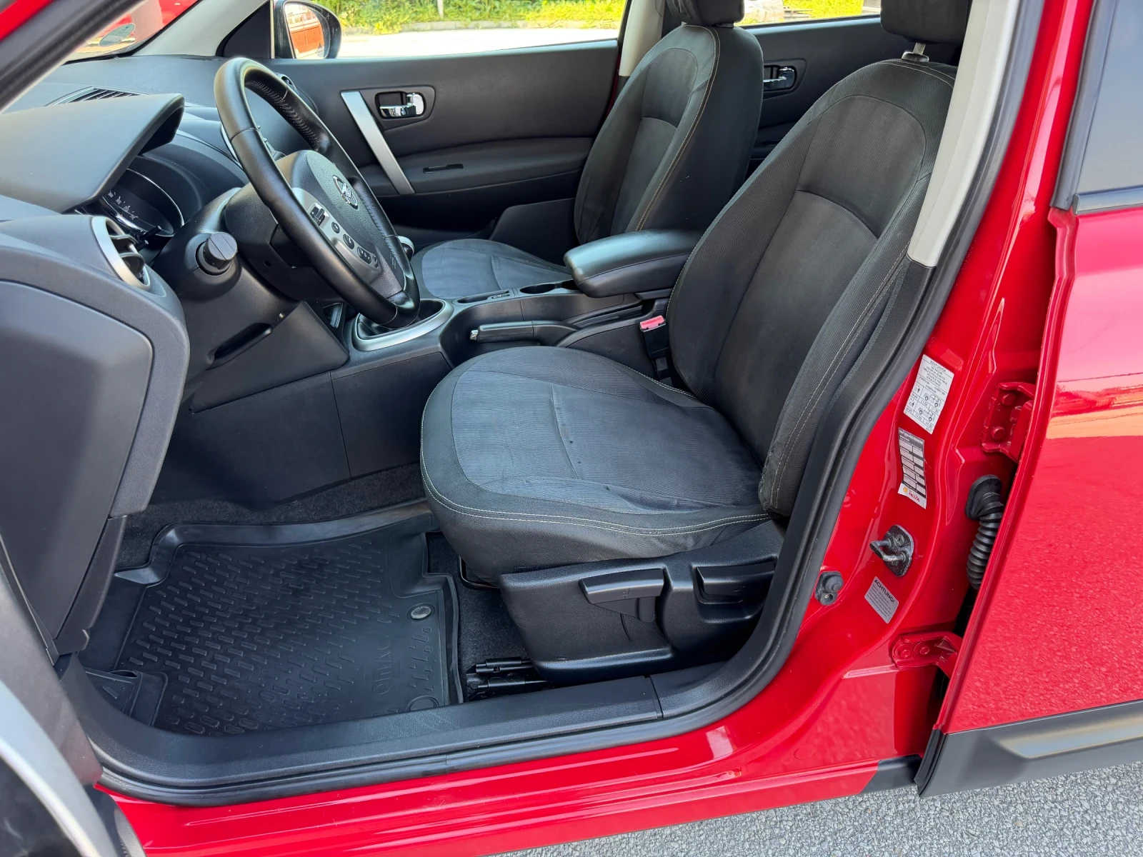 Nissan Qashqai 1.6i 117к.с. КЛИМА ГЕРМАНИЯ, снимка 12 - Автомобили и джипове - 54405012