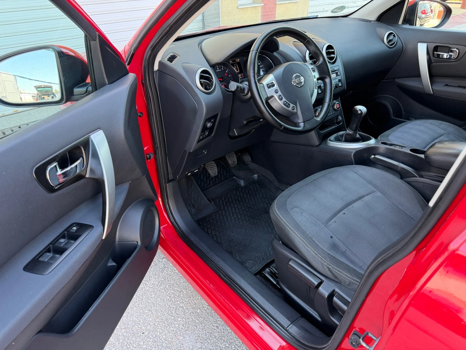 Nissan Qashqai 1.6i 117к.с. КЛИМА ГЕРМАНИЯ, снимка 11 - Автомобили и джипове - 54405012