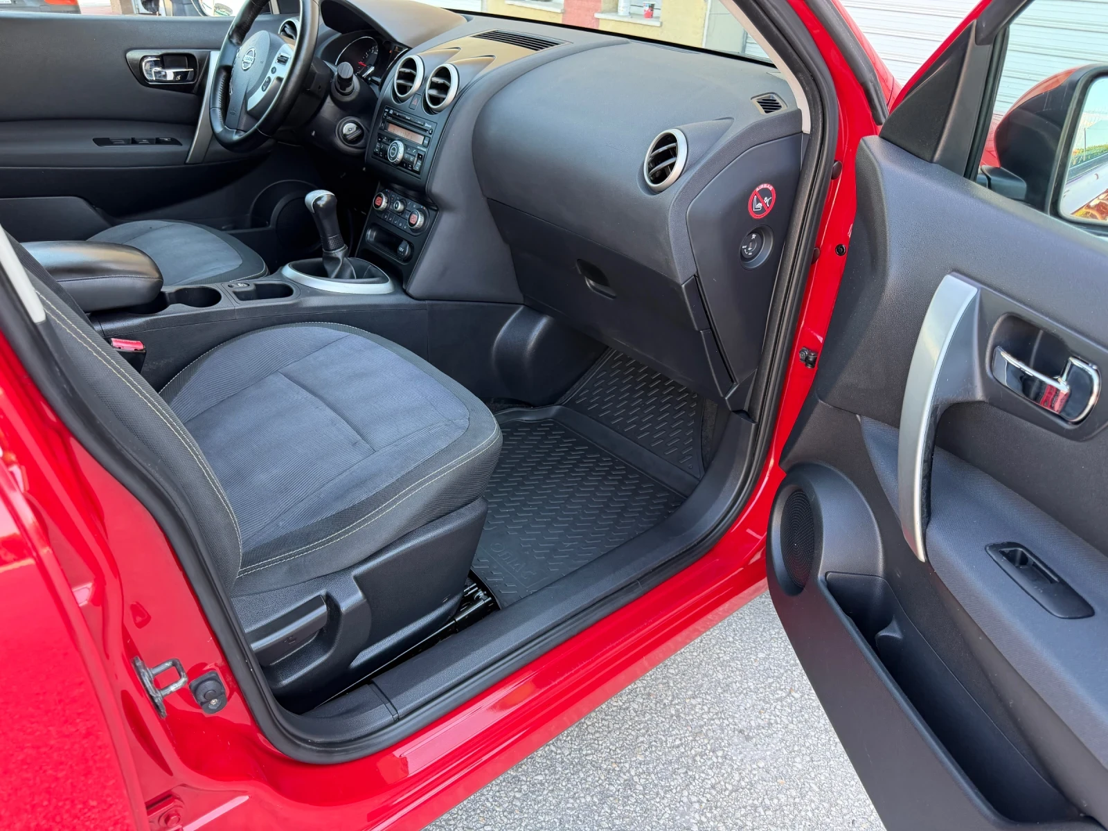 Nissan Qashqai 1.6i 117к.с. КЛИМА ГЕРМАНИЯ, снимка 15 - Автомобили и джипове - 54405012