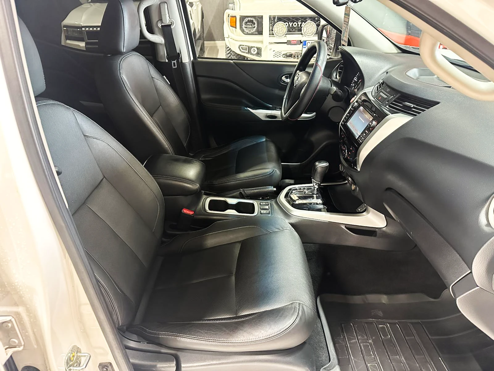 Nissan Navara 2.3 4X4/360 CAM DOUBLE CAB, снимка 12 - Автомобили и джипове - 54561299