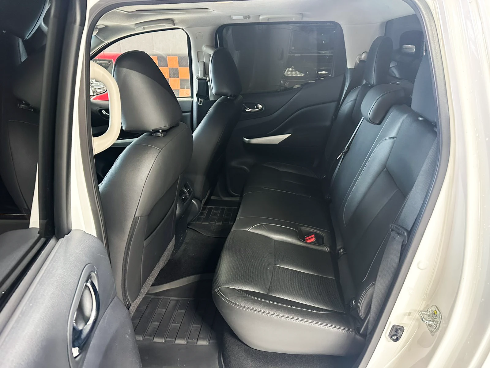 Nissan Navara 2.3 4X4/360 CAM DOUBLE CAB, снимка 13 - Автомобили и джипове - 54561299