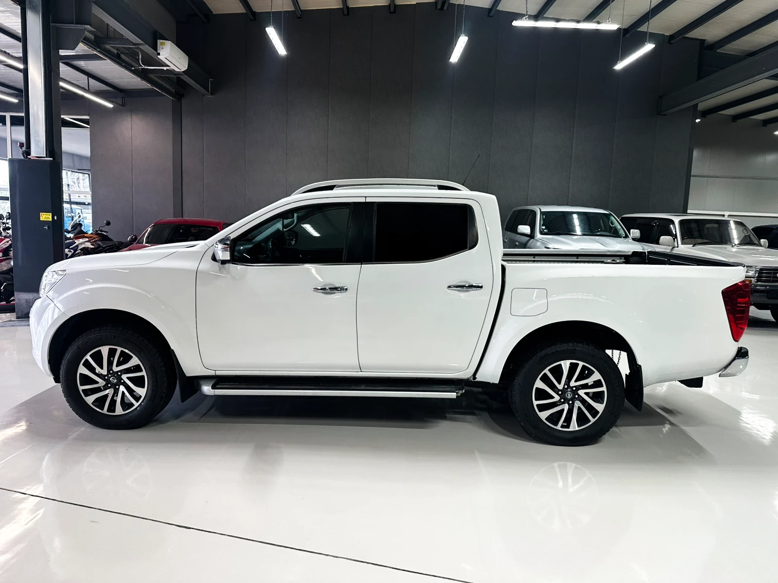 Nissan Navara 2.3 4X4/360 CAM DOUBLE CAB, снимка 4 - Автомобили и джипове - 54561299