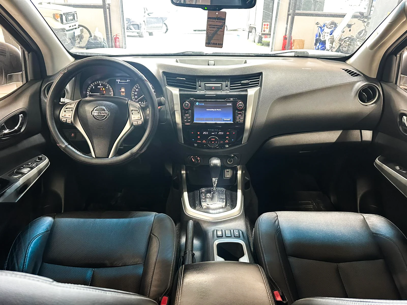 Nissan Navara 2.3 4X4/360 CAM DOUBLE CAB, снимка 14 - Автомобили и джипове - 54561299