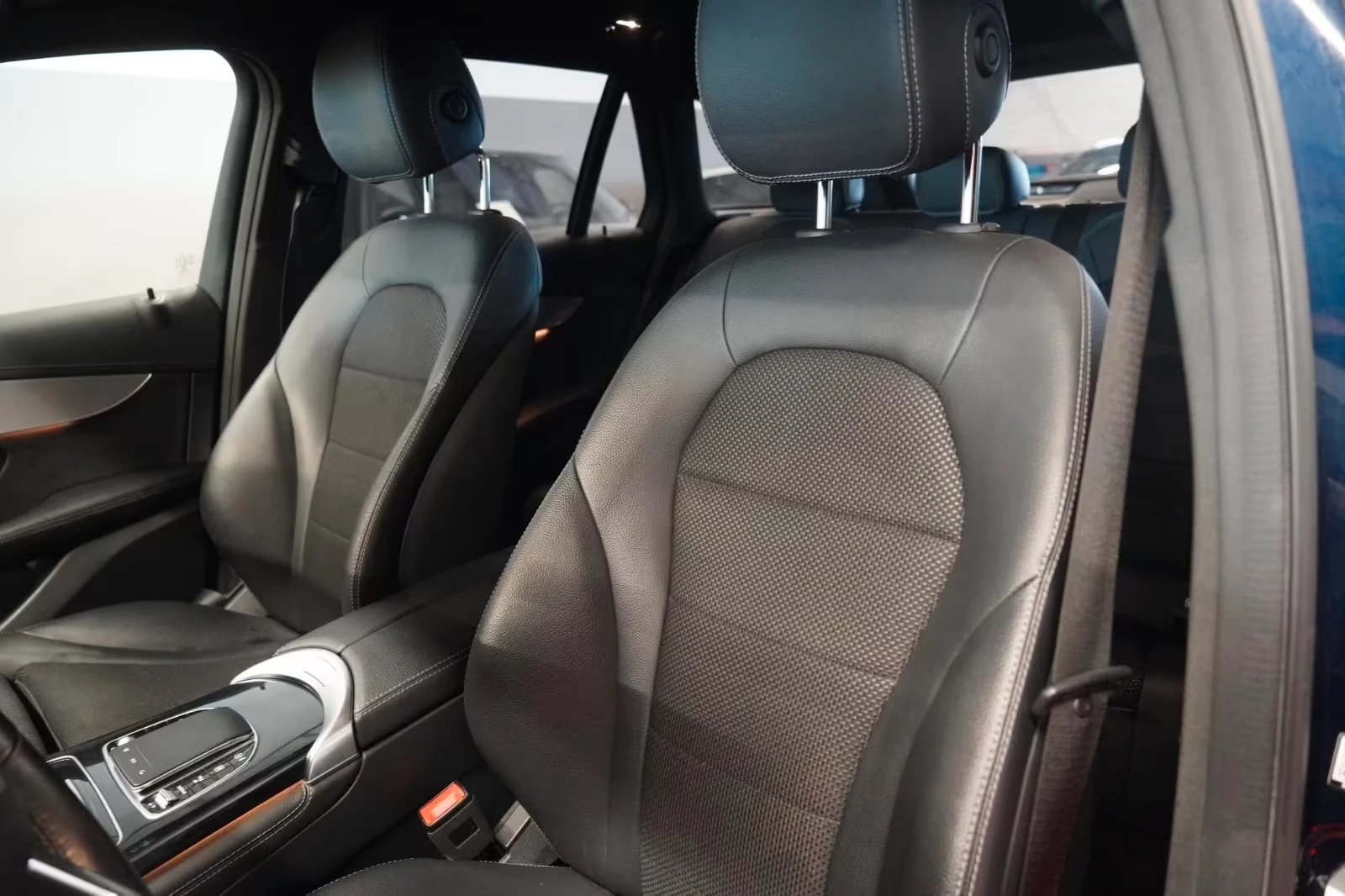 Mercedes-Benz GLC 300 4MATIC/EQ BoostAMG/Premium Plus/Matrix LED/Exclusi, снимка 6 - Автомобили и джипове - 54703239