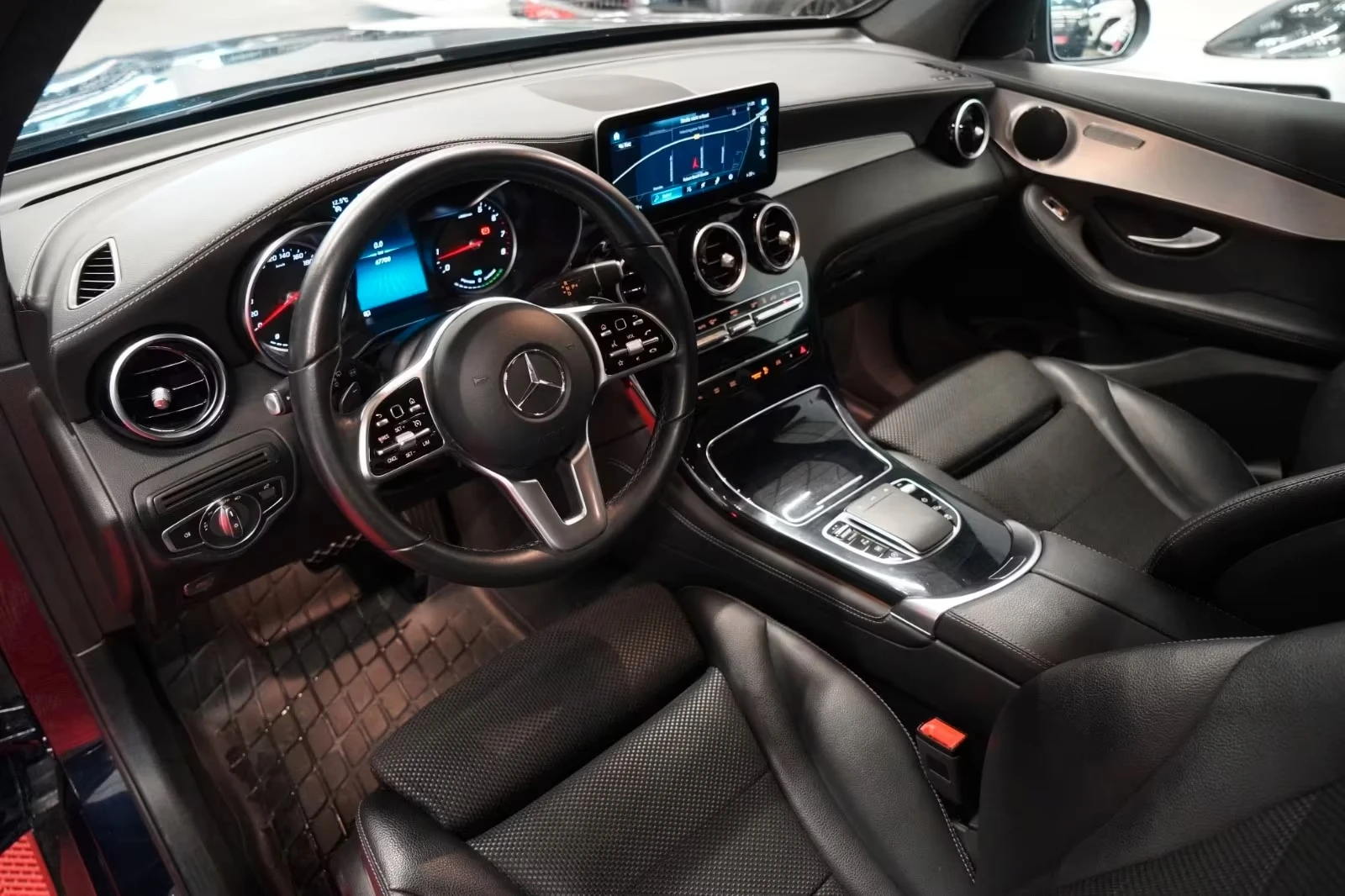Mercedes-Benz GLC 300 4MATIC/EQ BoostAMG/Premium Plus/Matrix LED/Exclusi, снимка 9 - Автомобили и джипове - 54703239