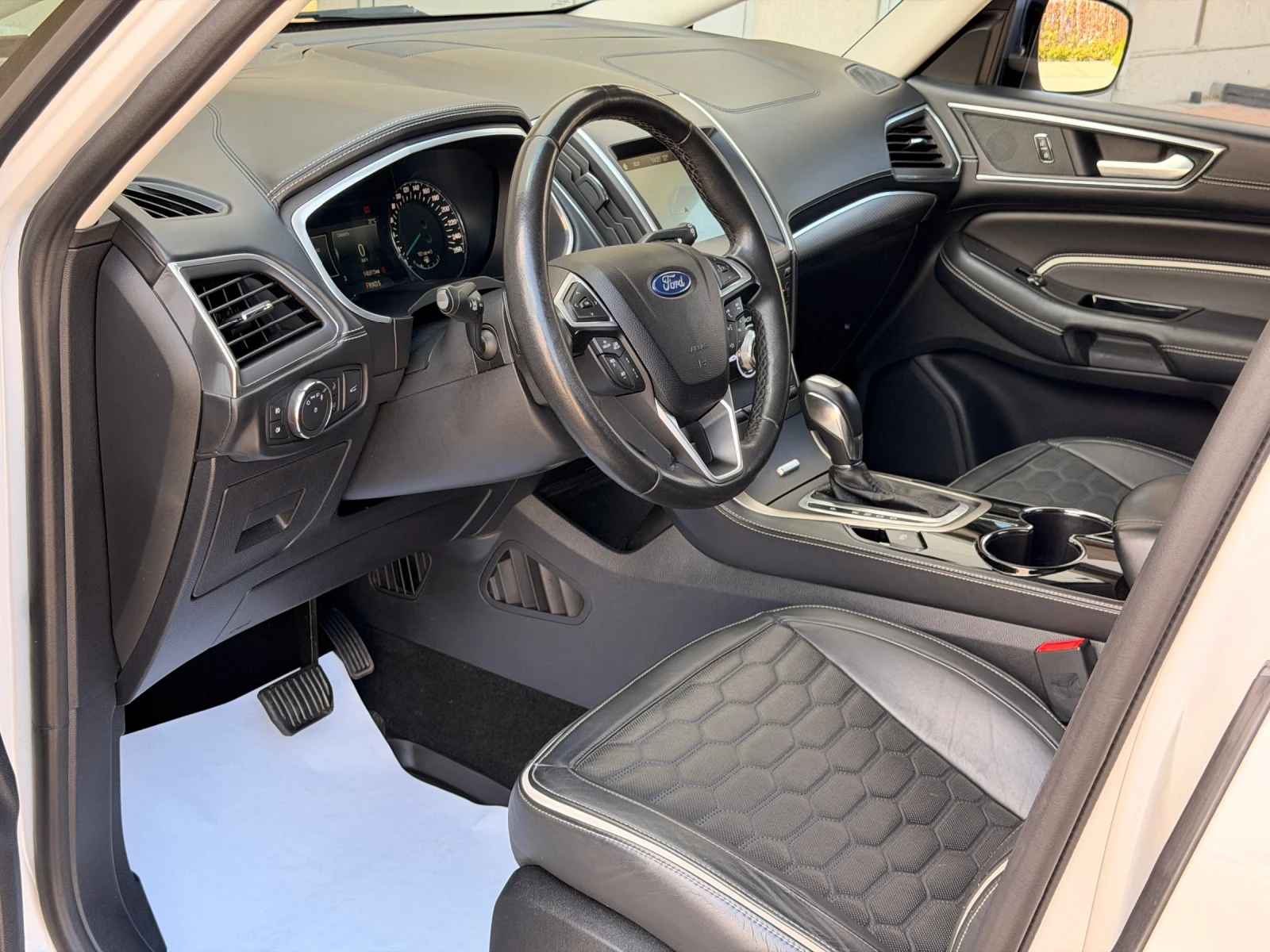 Ford S-Max KEYLESS-GO-ПОДГРЕВ-КОЖА-НАВИ-КАМЕРА-360-УНИКАЛЕН, снимка 9 - Автомобили и джипове - 54963120