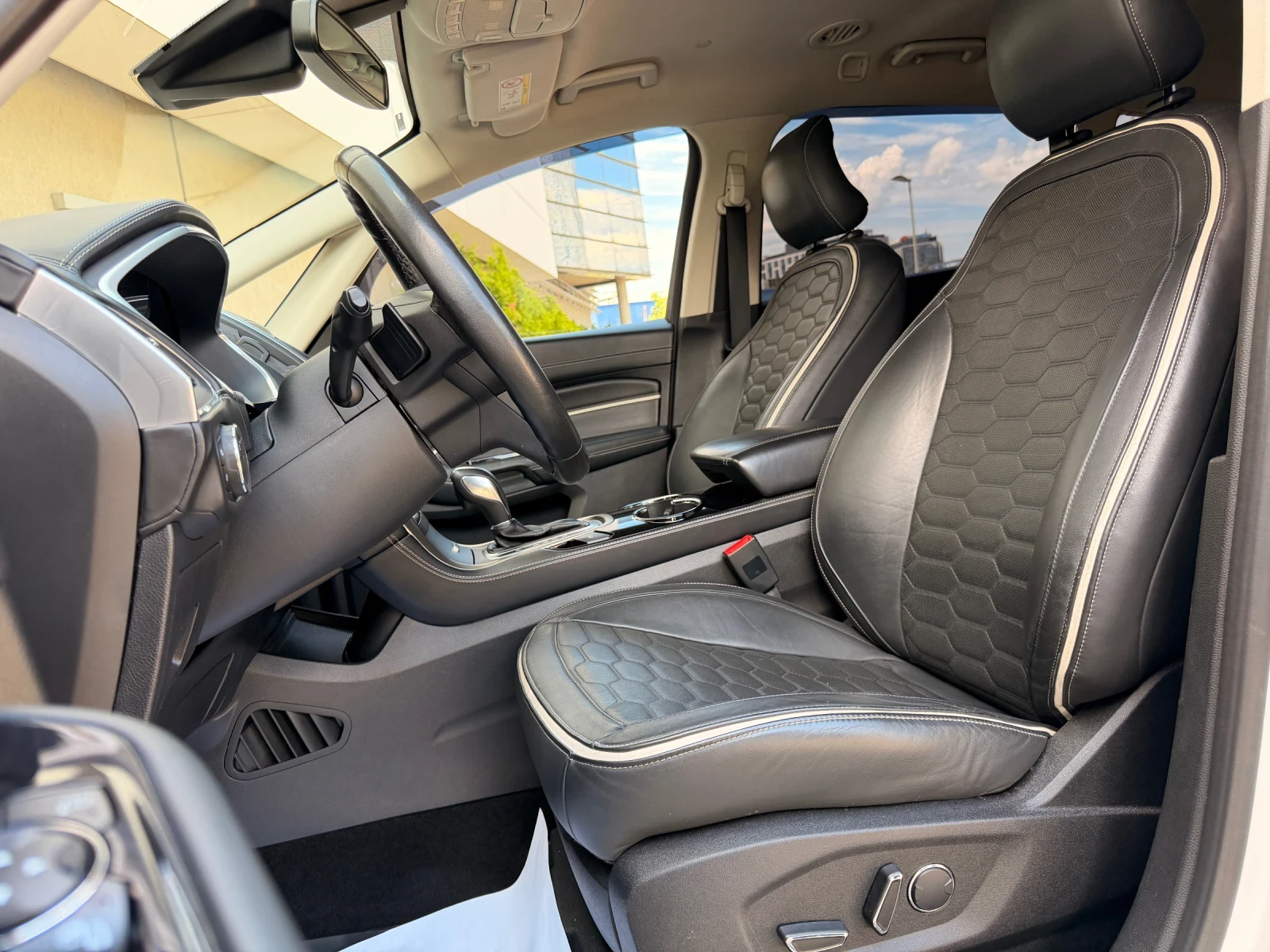 Ford S-Max KEYLESS-GO-ПОДГРЕВ-КОЖА-НАВИ-КАМЕРА-360-УНИКАЛЕН, снимка 10 - Автомобили и джипове - 54963120