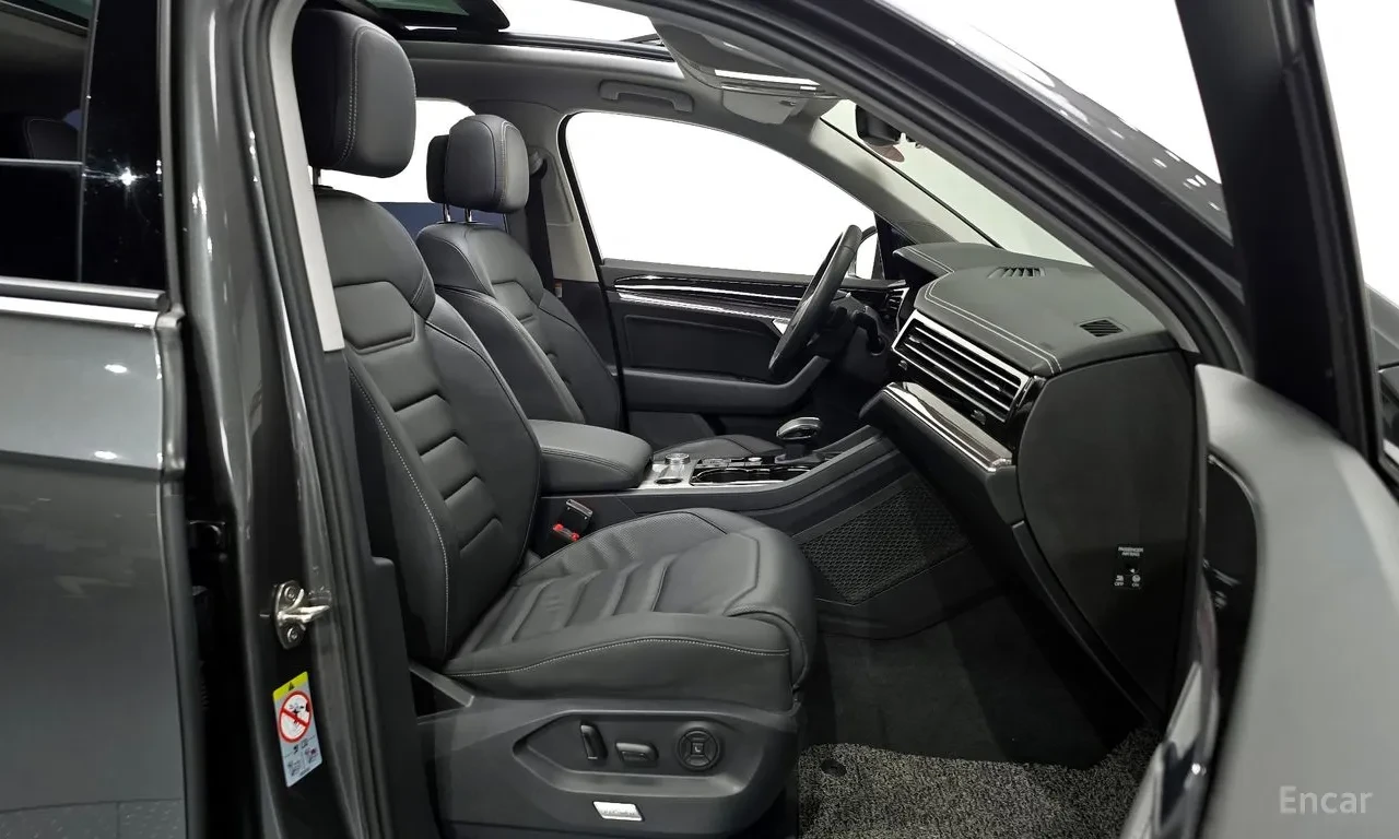 VW Touareg 3.0 TDI / DISTRONIC / ОБДУХВАНЕ / ПАНОРАМА, снимка 15 - Автомобили и джипове - 55138882