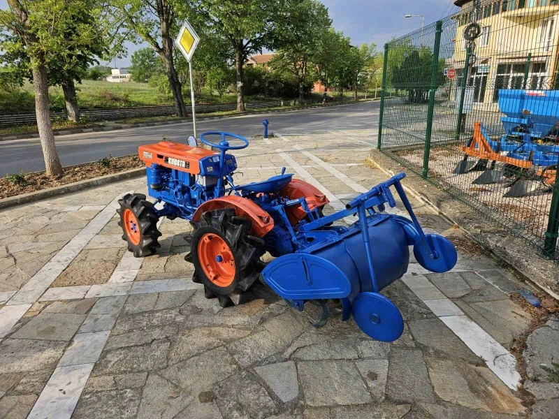 Трактор Kubota B6000, 4x4, снимка 4 - Селскостопанска техника - 46790722