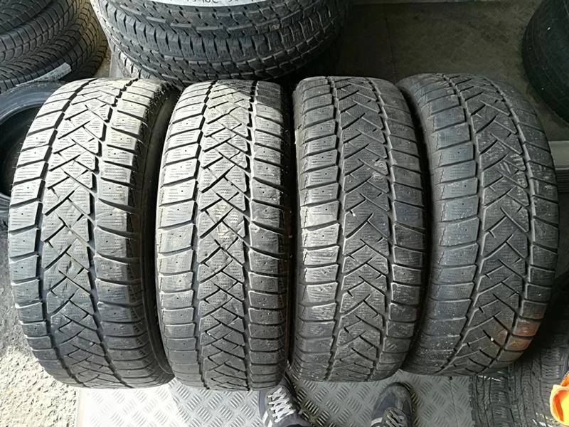 Гуми Зимни 235/65R16, снимка 1 - Гуми и джанти - 23625675