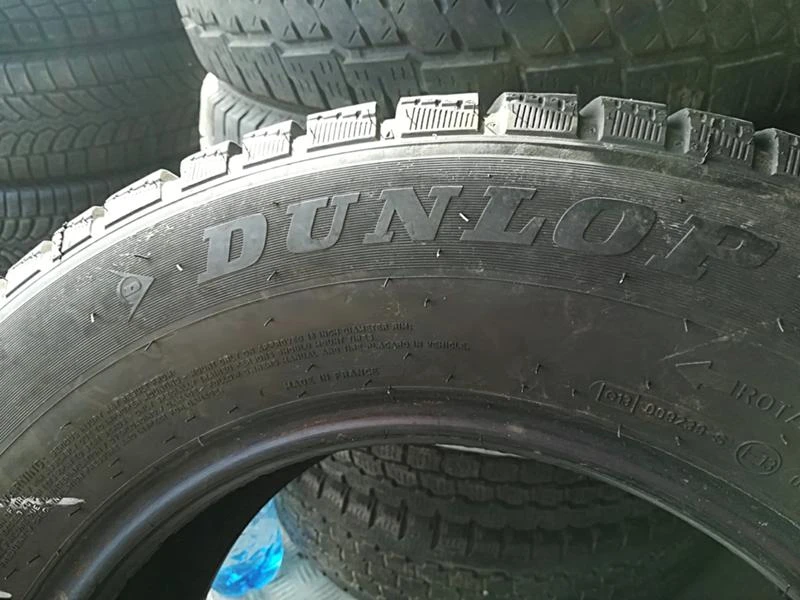 Гуми Зимни 235/65R16, снимка 4 - Гуми и джанти - 23625675