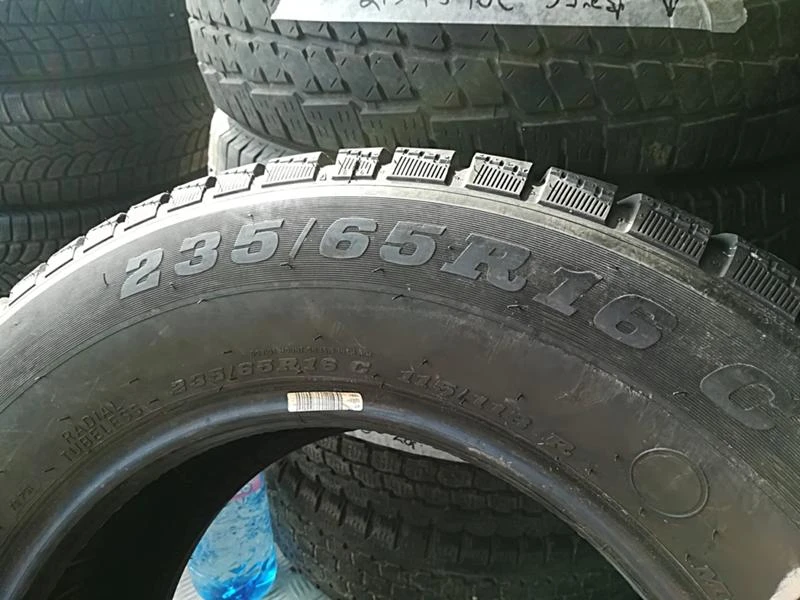 Гуми Зимни 235/65R16, снимка 5 - Гуми и джанти - 23625675