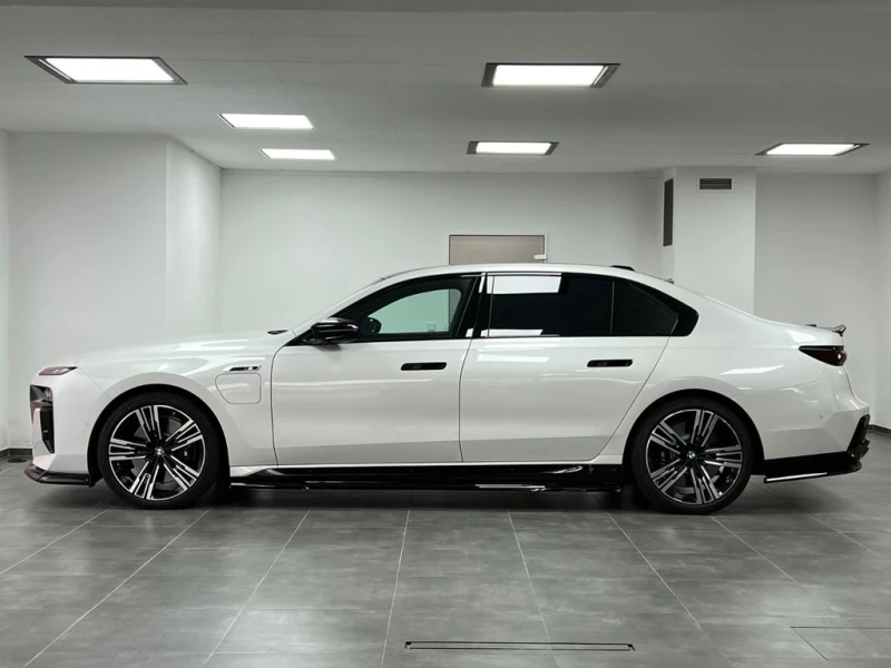 BMW 760 M760e xDrive/M-POWER/LASER/360, снимка 4 - Автомобили и джипове - 48227327