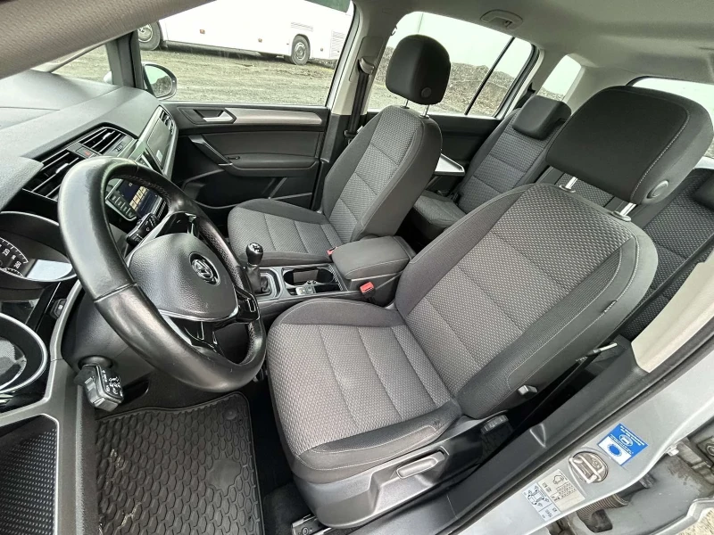 VW Touran 2.0, снимка 13 - Автомобили и джипове - 48229348