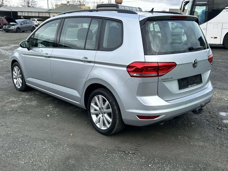 VW Touran 2.0, снимка 8 - Автомобили и джипове - 48229348