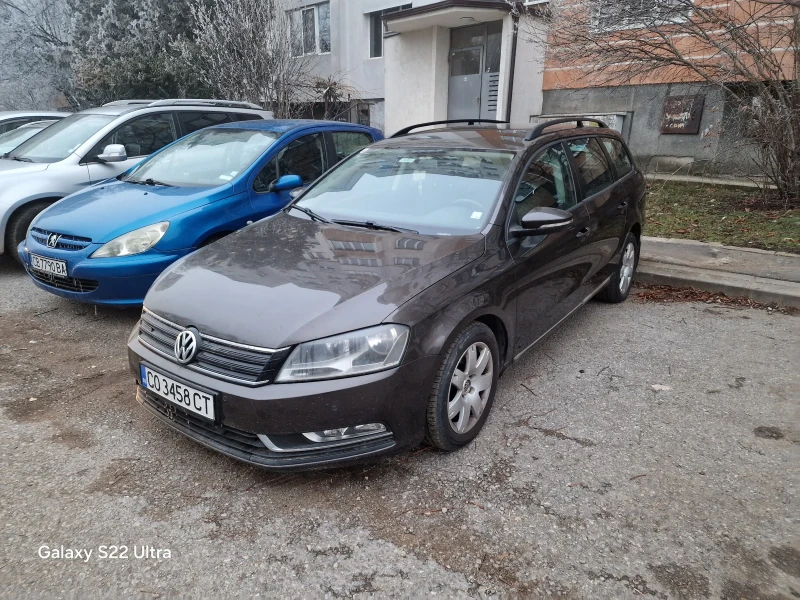 VW Passat Комби, снимка 1 - Автомобили и джипове - 48530899