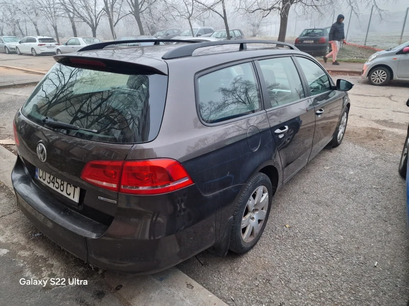 VW Passat Комби, снимка 4 - Автомобили и джипове - 48530899