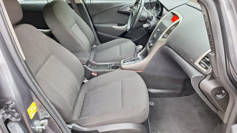 Opel Astra 1.4 T  автоматик SWISS, снимка 3 - Автомобили и джипове - 52635351