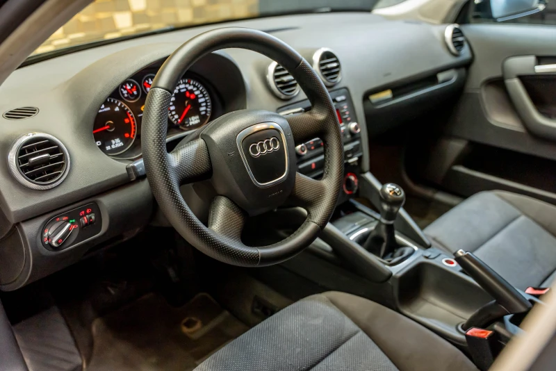 Audi A3 1.6 TDI, снимка 6 - Автомобили и джипове - 52468900
