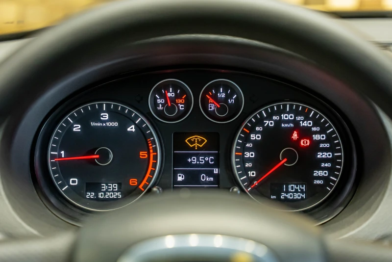 Audi A3 1.6 TDI, снимка 15 - Автомобили и джипове - 52468900