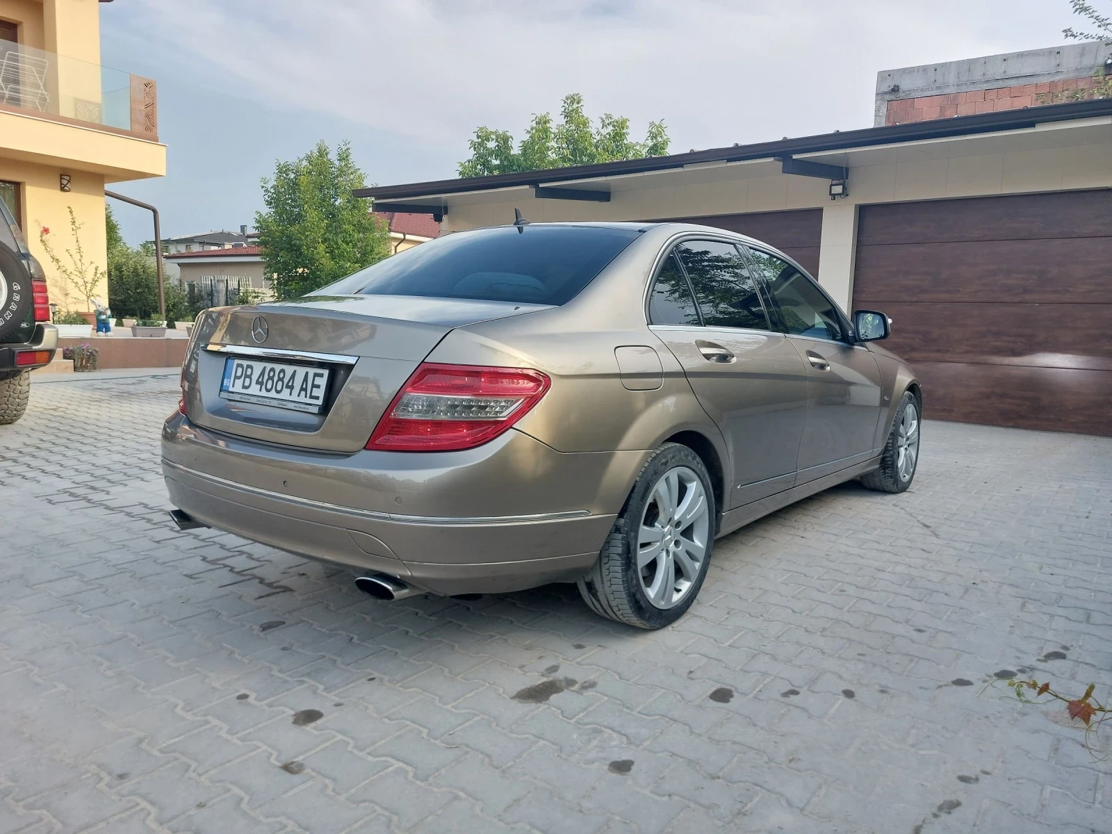 Mercedes-Benz C 320  - изображение 5