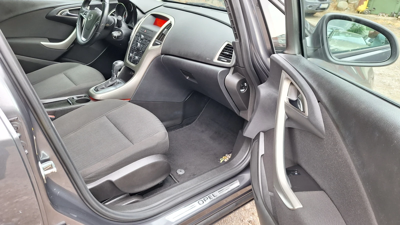 Opel Astra 1.4 T  автоматик SWISS, снимка 15 - Автомобили и джипове - 53821103