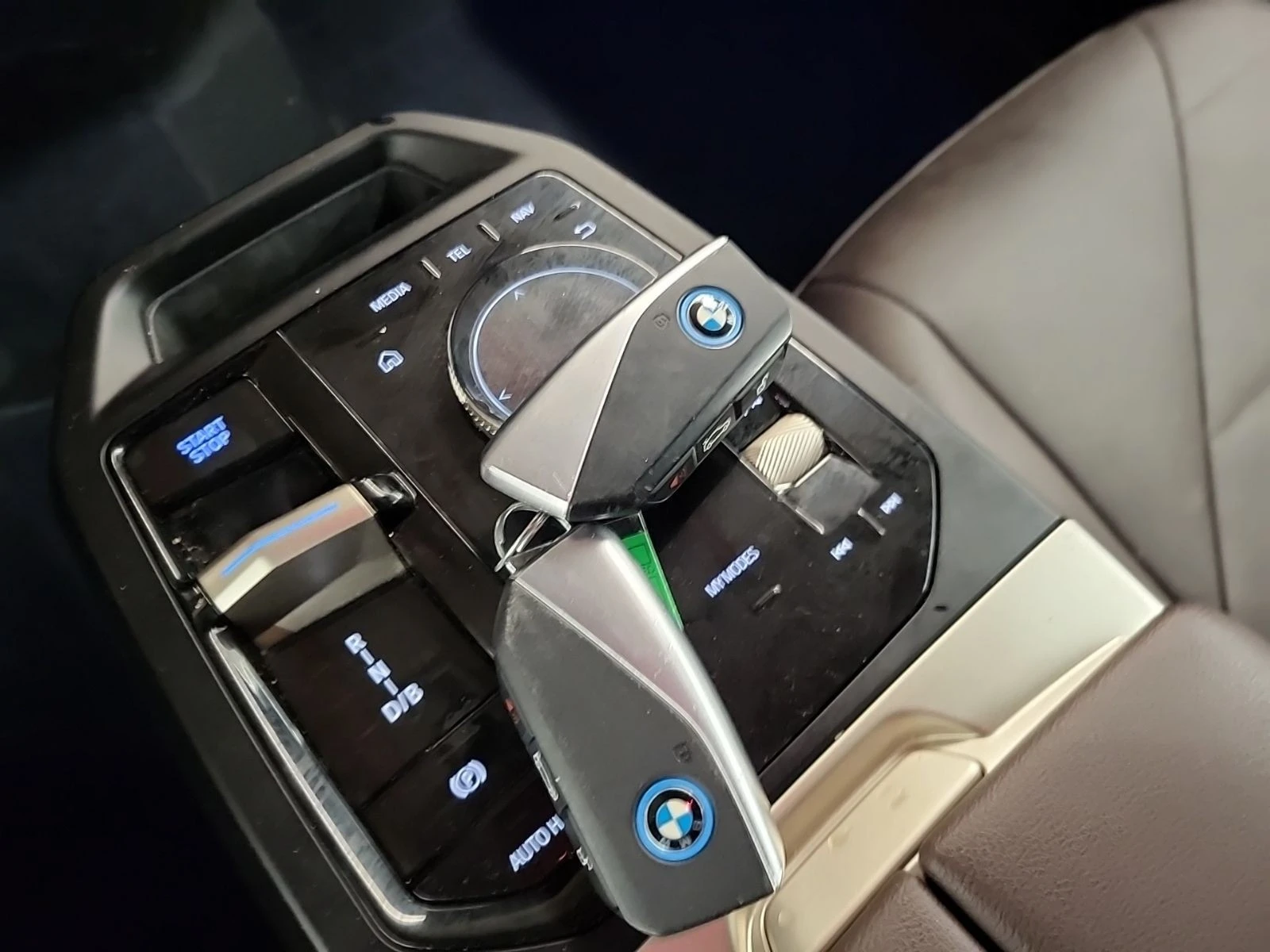 BMW iX XDRIVE50 АВТО КРЕДИТ, снимка 14 - Автомобили и джипове - 53962459