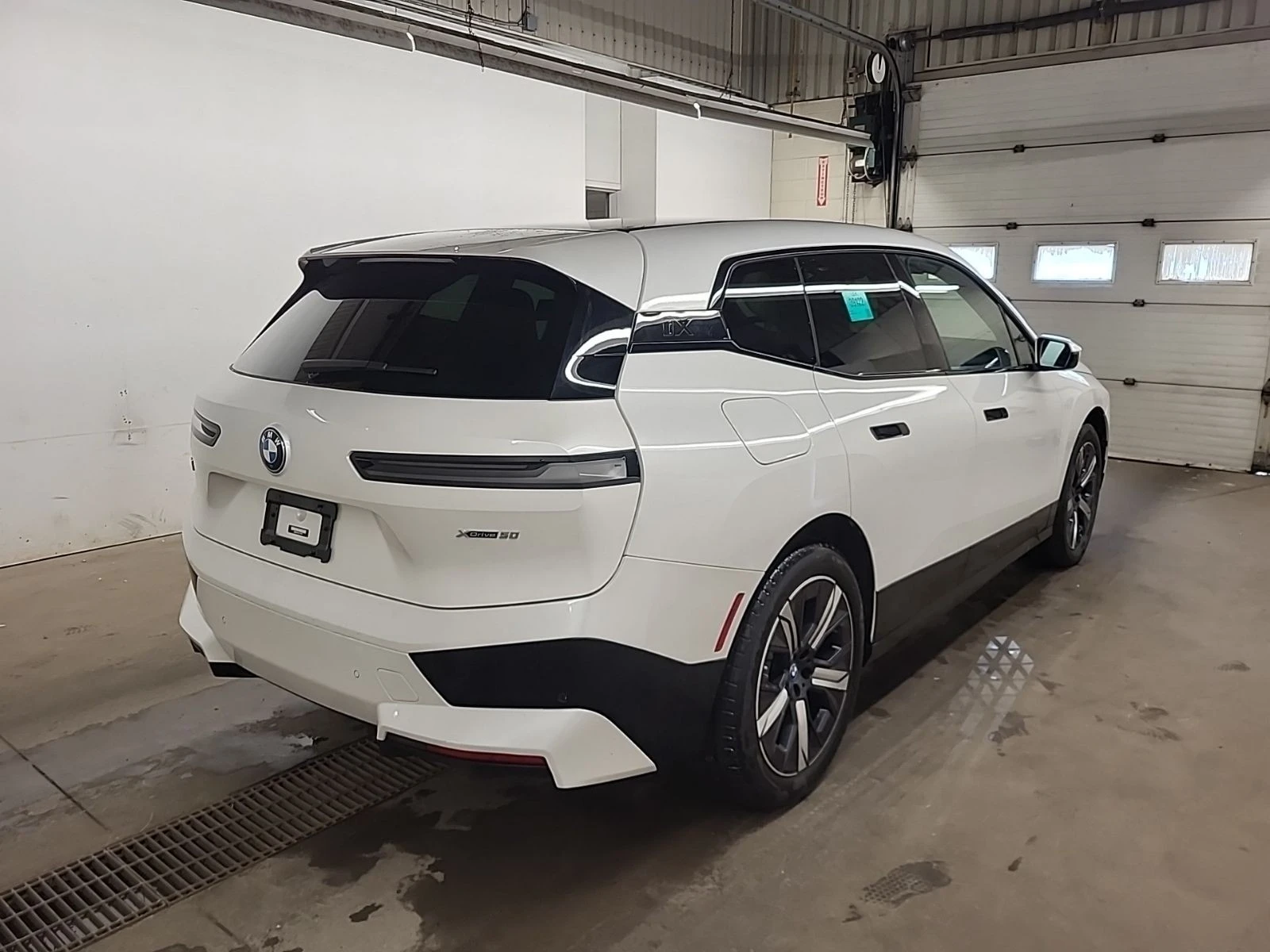 BMW iX XDRIVE50 АВТО КРЕДИТ, снимка 3 - Автомобили и джипове - 53962459