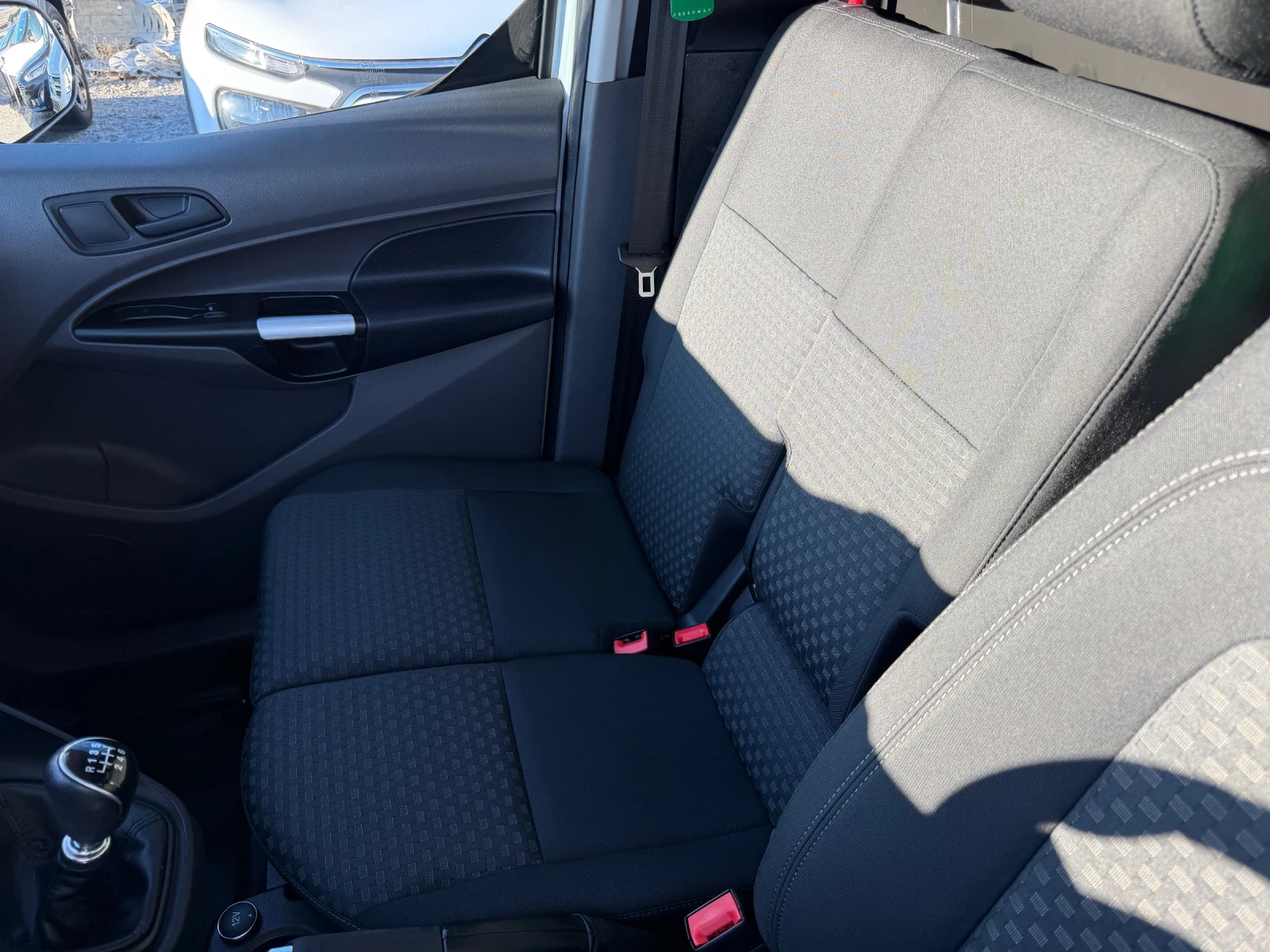 Ford Connect 1.5 , снимка 8 - Автомобили и джипове - 54137009