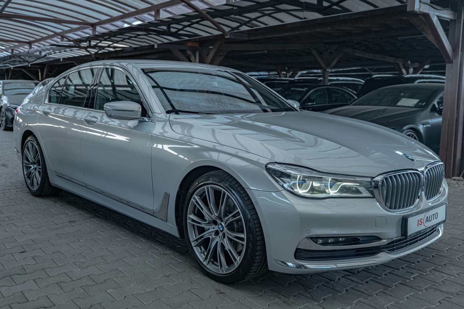 BMW 740 d/xDrive/Individual/Soft Close/Massage/Камера 360/, снимка 3 - Автомобили и джипове - 54453518