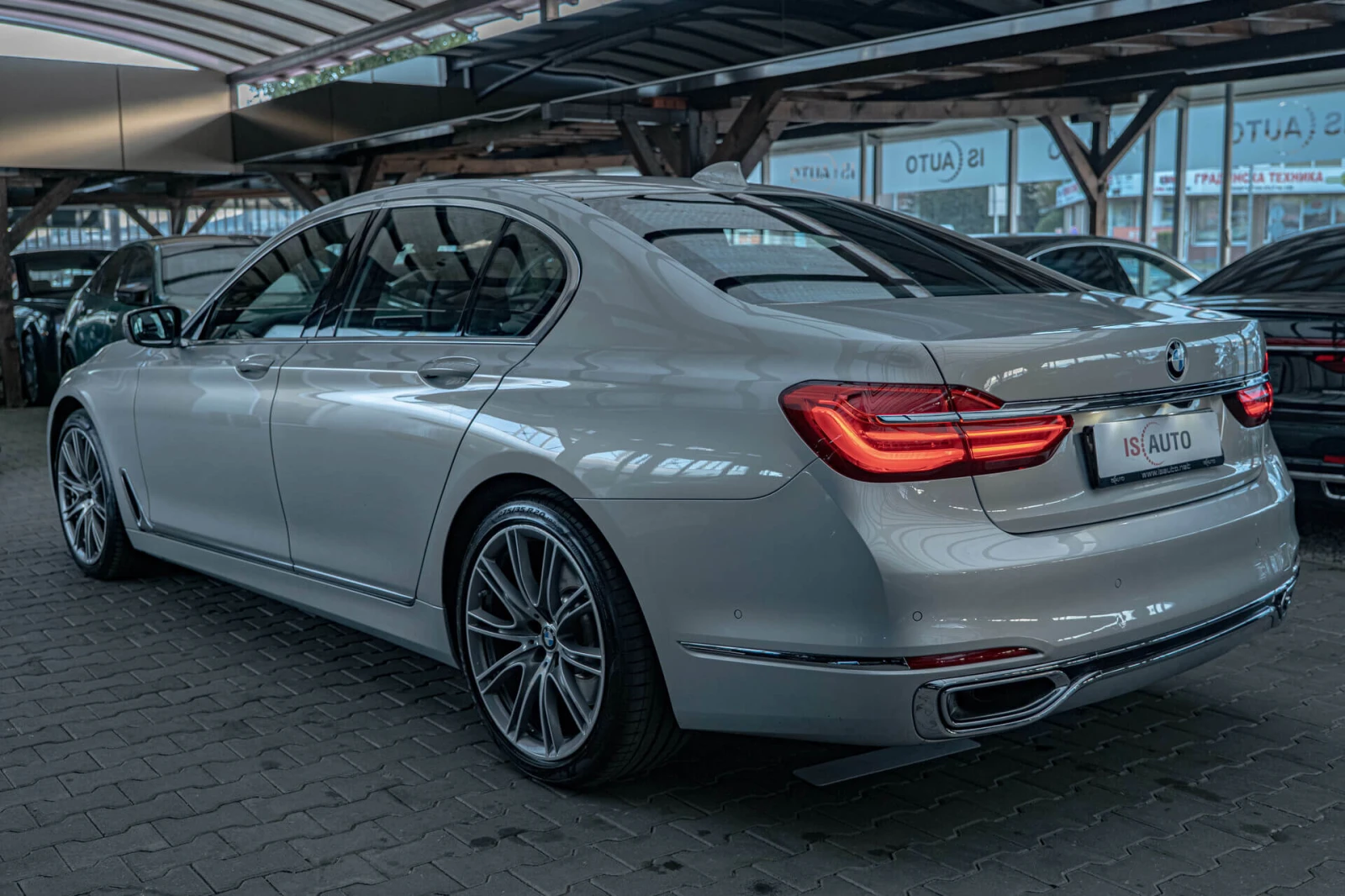 BMW 740 d/xDrive/Individual/Soft Close/Massage/Камера 360/, снимка 6 - Автомобили и джипове - 54453518