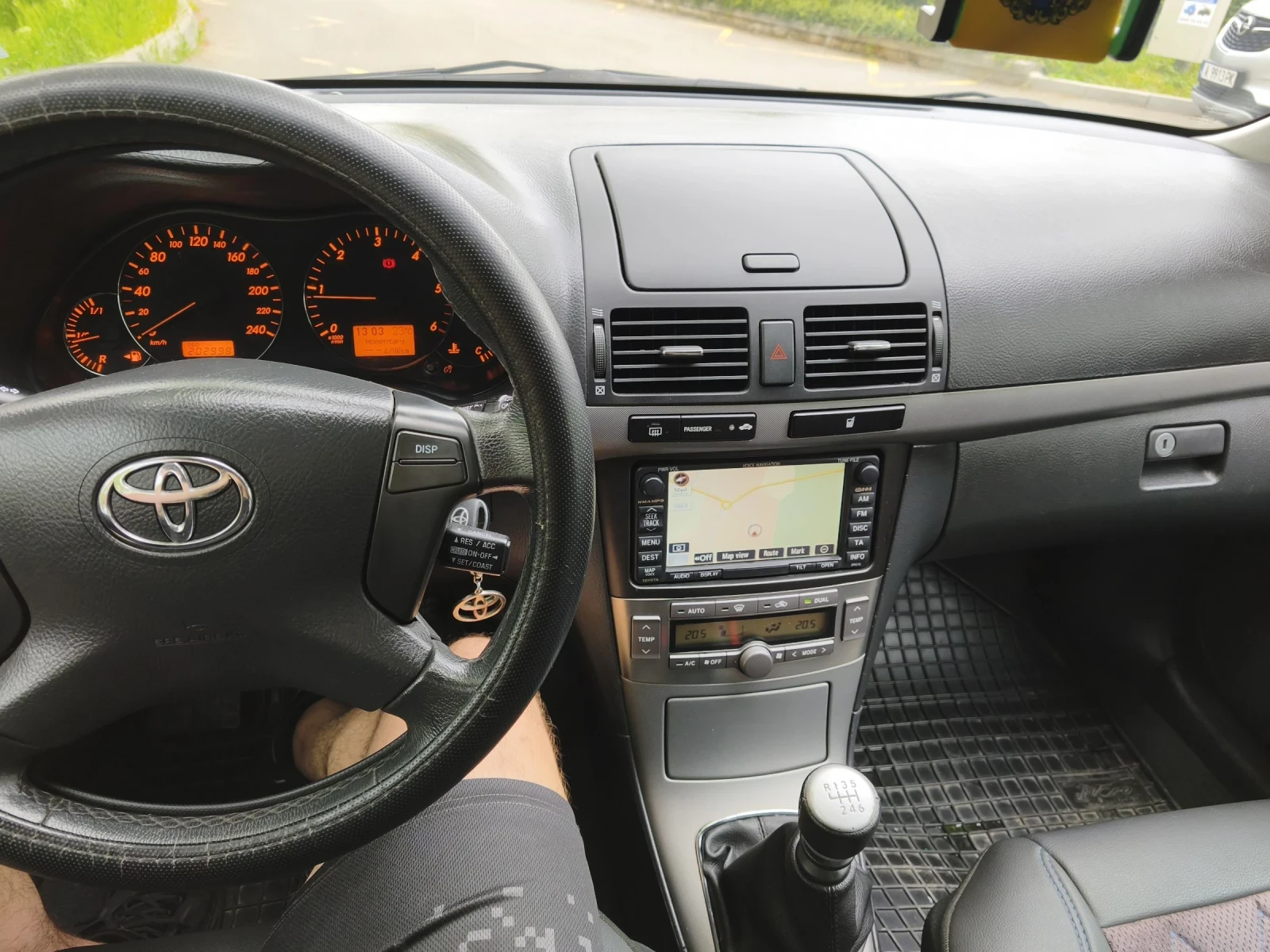 Toyota Avensis 2.2 D4D 150кс, снимка 13 - Автомобили и джипове - 54493080