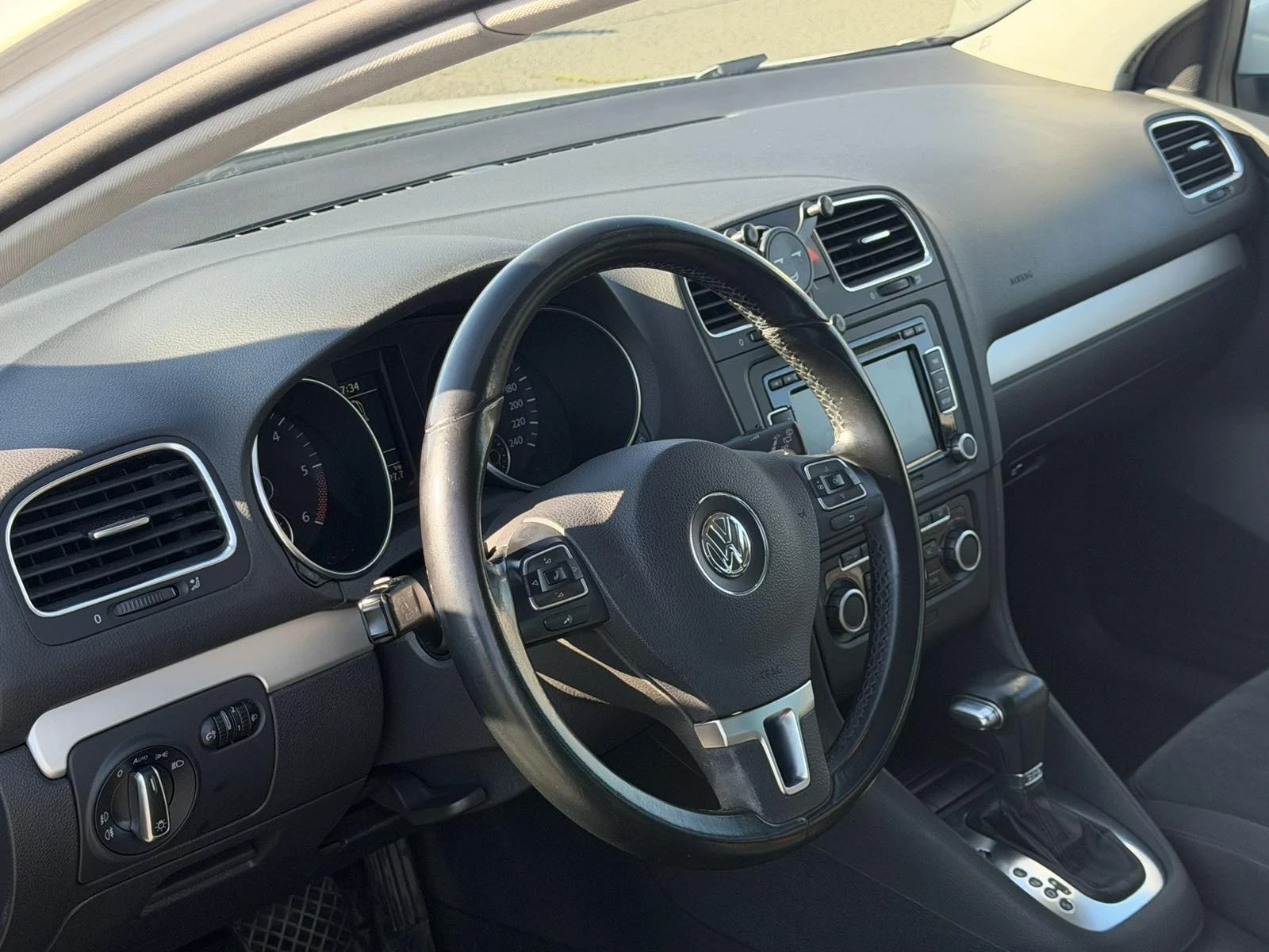 VW Golf 2.0 TDi, снимка 10 - Автомобили и джипове - 54755861
