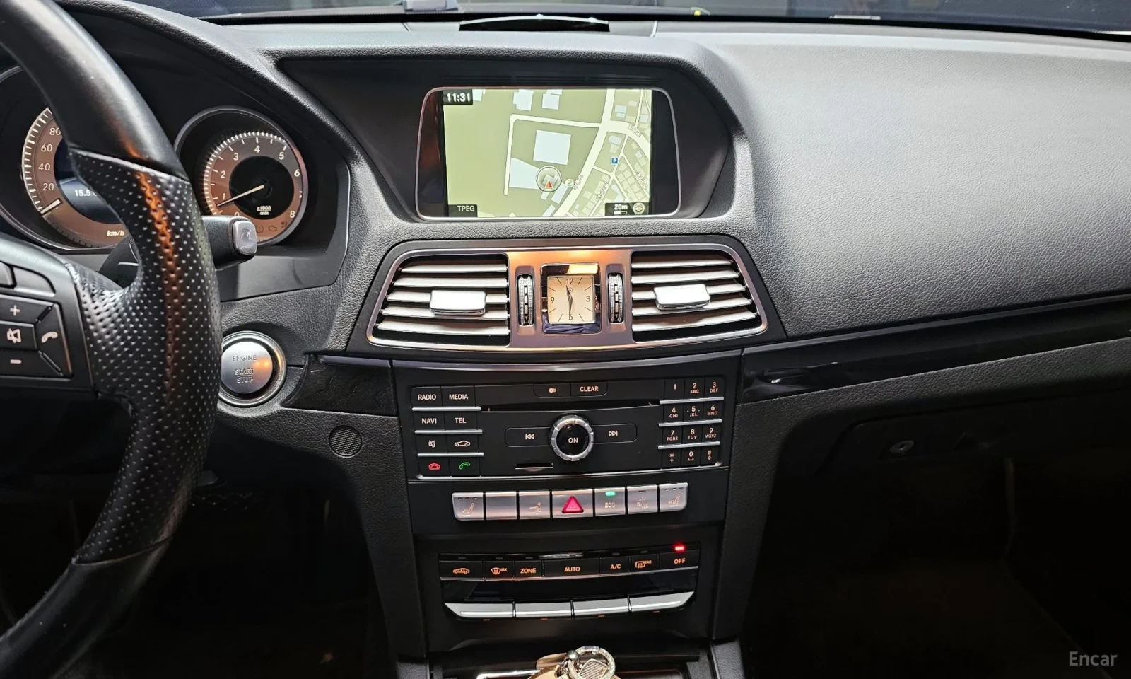 Mercedes-Benz E 200, снимка 14 - Автомобили и джипове - 55406735