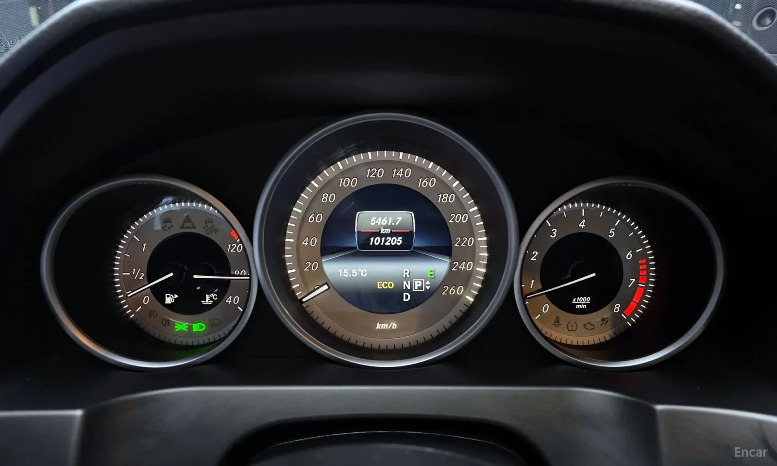 Mercedes-Benz E 200, снимка 8 - Автомобили и джипове - 55406735