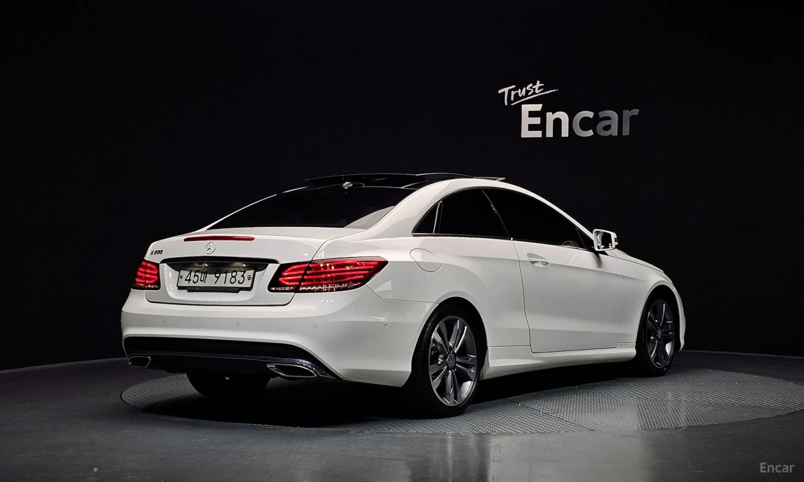 Mercedes-Benz E 200, снимка 2 - Автомобили и джипове - 55406735