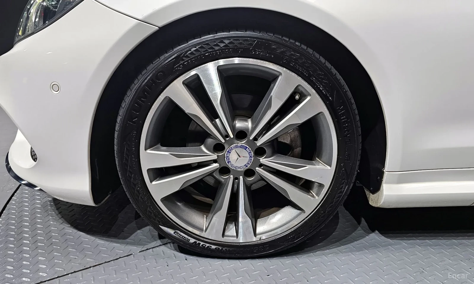 Mercedes-Benz E 200, снимка 5 - Автомобили и джипове - 55406735