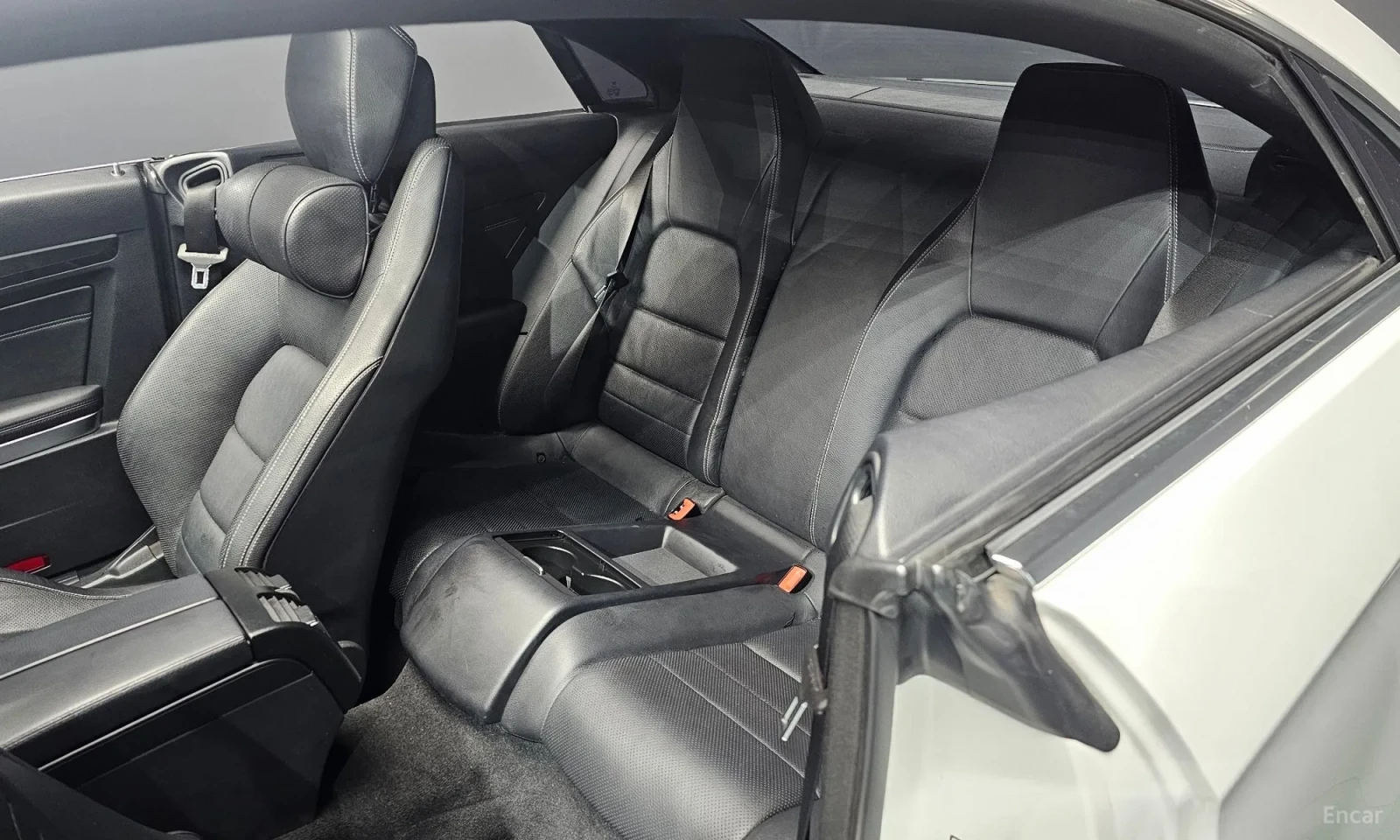 Mercedes-Benz E 200, снимка 10 - Автомобили и джипове - 55406735