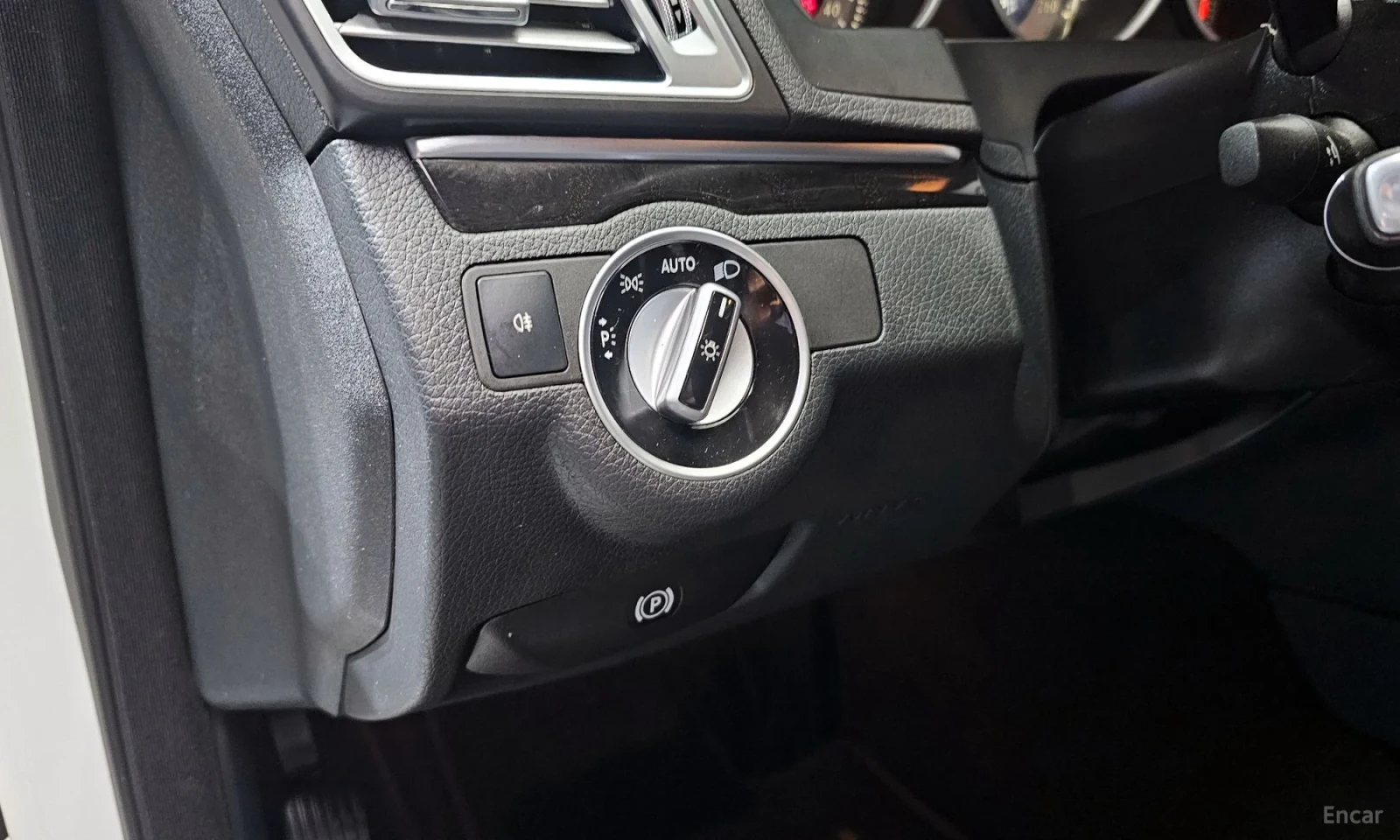 Mercedes-Benz E 200, снимка 17 - Автомобили и джипове - 55406735