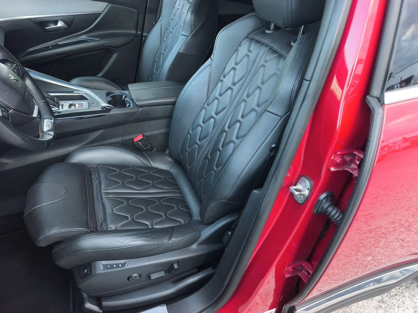 Peugeot 3008 2.0HDI GT LINE FULL SERVICE IN PEUGEOT NEW , снимка 8 - Автомобили и джипове - 55450487
