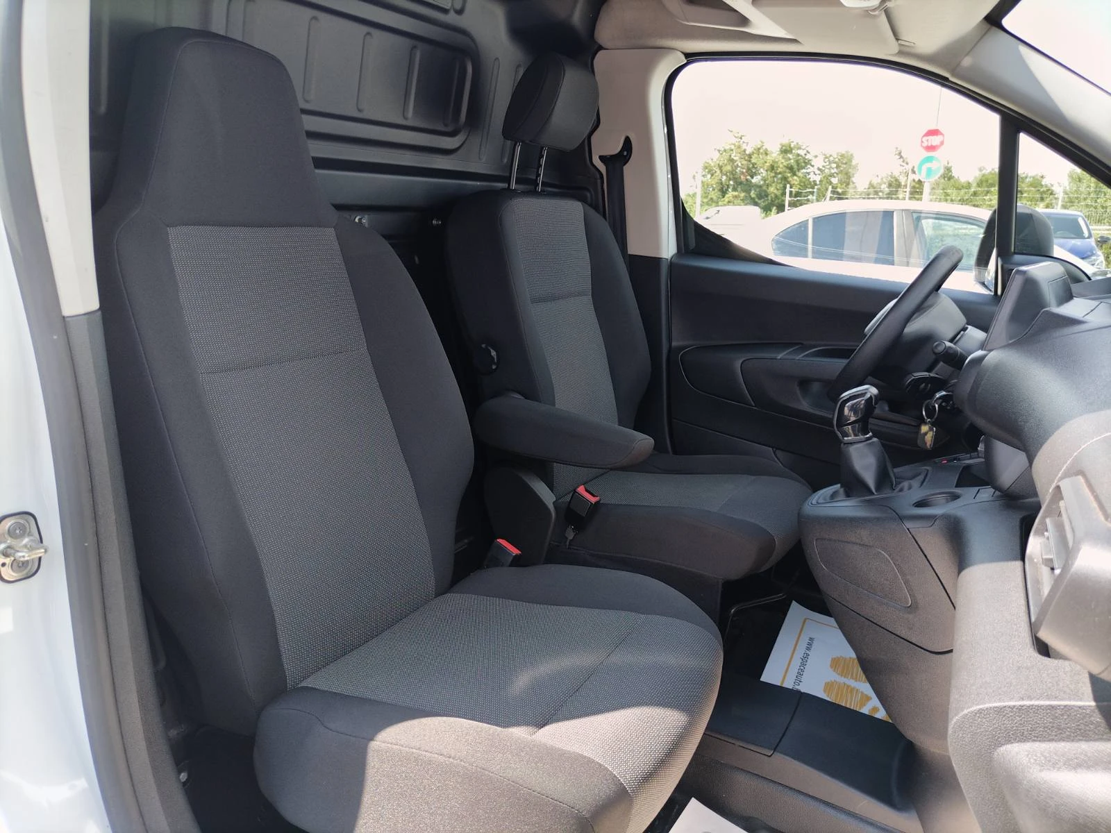 Peugeot Partner 1.5HDI/102к.с., снимка 15 - Автомобили и джипове - 55609971