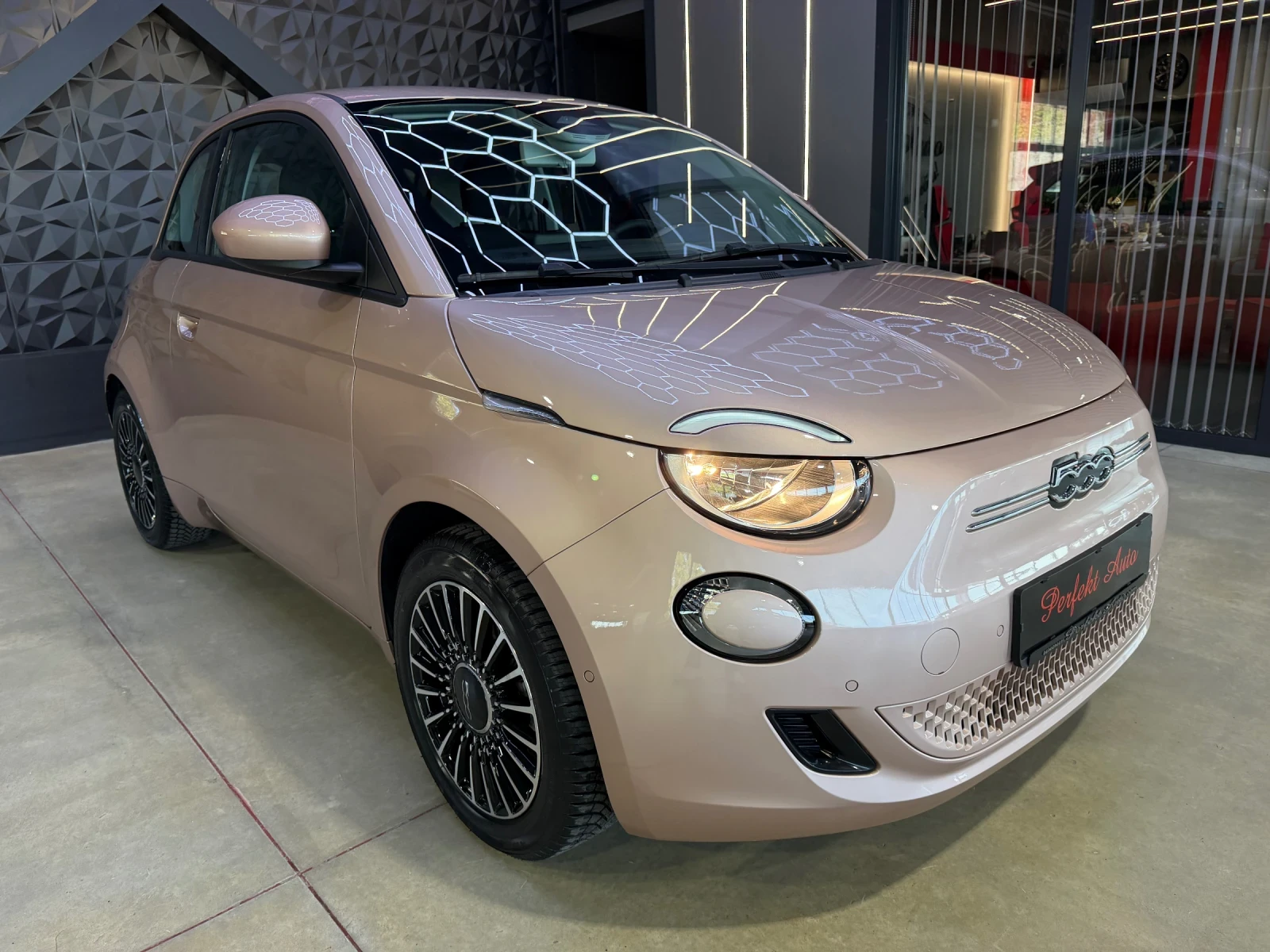 Fiat 500e КАМЕРА * ДИСТРОНИК * 