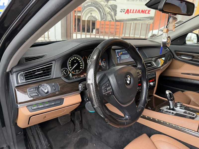 BMW 750 xDrive* БАРТЕР* V8* BiTurbo, снимка 10 - Автомобили и джипове - 51563906