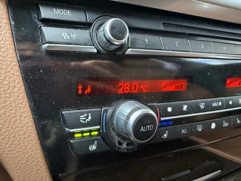 BMW 750 xDrive* БАРТЕР* V8* BiTurbo, снимка 12 - Автомобили и джипове - 51563906