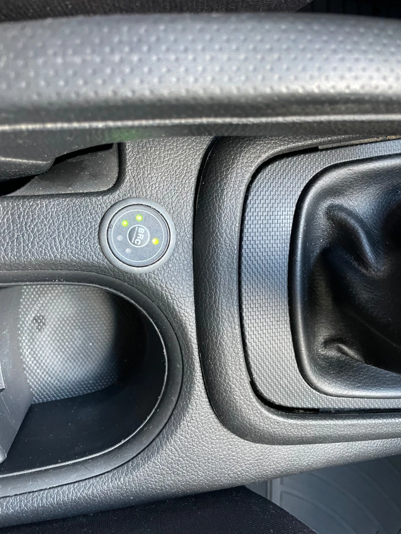 SsangYong Korando 2.0I-4Х4-LED-NAVI-BI-FUEL-ФАБРИЧЕН ГАЗОВ ИНЖЕКЦИОН, снимка 15 - Автомобили и джипове - 51982624