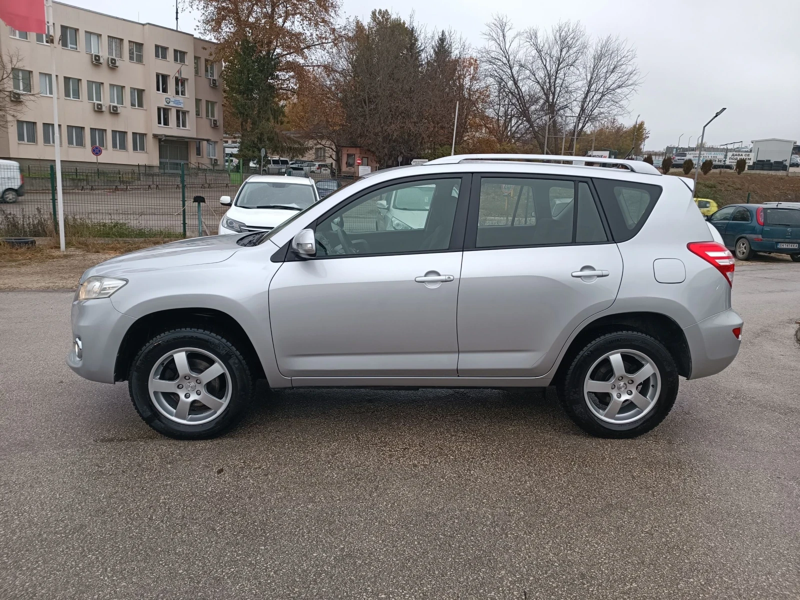 Toyota Rav4 2.0i-158кс-ШВЕЙЦАРИЯ-РЪЧКА-4Х4-6ск-FACELIFT - изображение 6