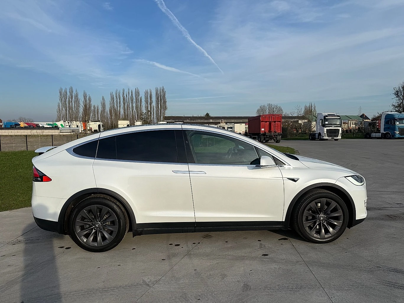 Tesla Model X 75D - изображение 9
